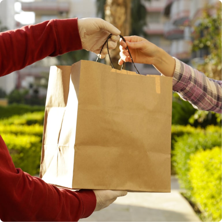Food packaging solutions for delivery service