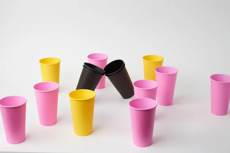 Coffee cups with lids